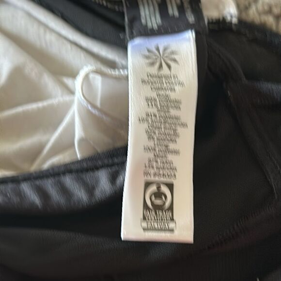 Athleta Hullabraloo Support Top in White and Black! - Picture 8 of 12